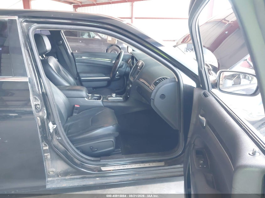 2016 CHRYSLER 300C auction photo 5