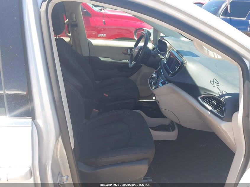 2023 CHRYSLER VOYAGER auction photo 5