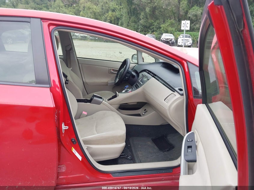 2013 TOYOTA PRIUS auction photo 5