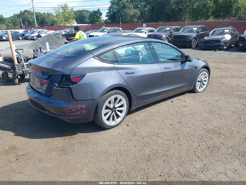 TESLA MODEL 3 - zdjęcie 4