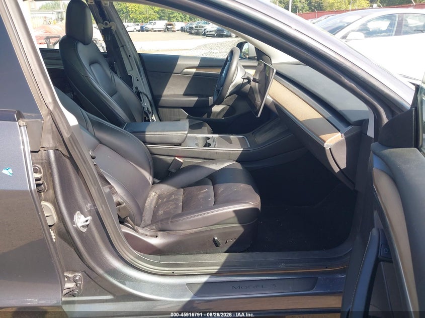 TESLA MODEL 3 - zdjęcie 5