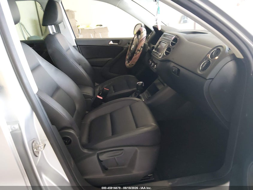 2012 VOLKSWAGEN TIGUAN auction photo 5