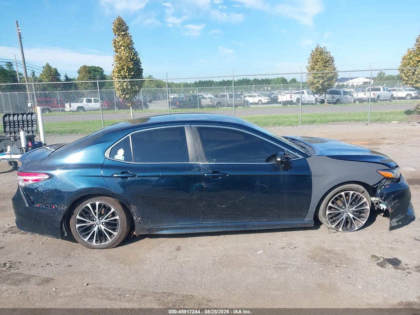 TOYOTA CAMRY - zdjęcie 13