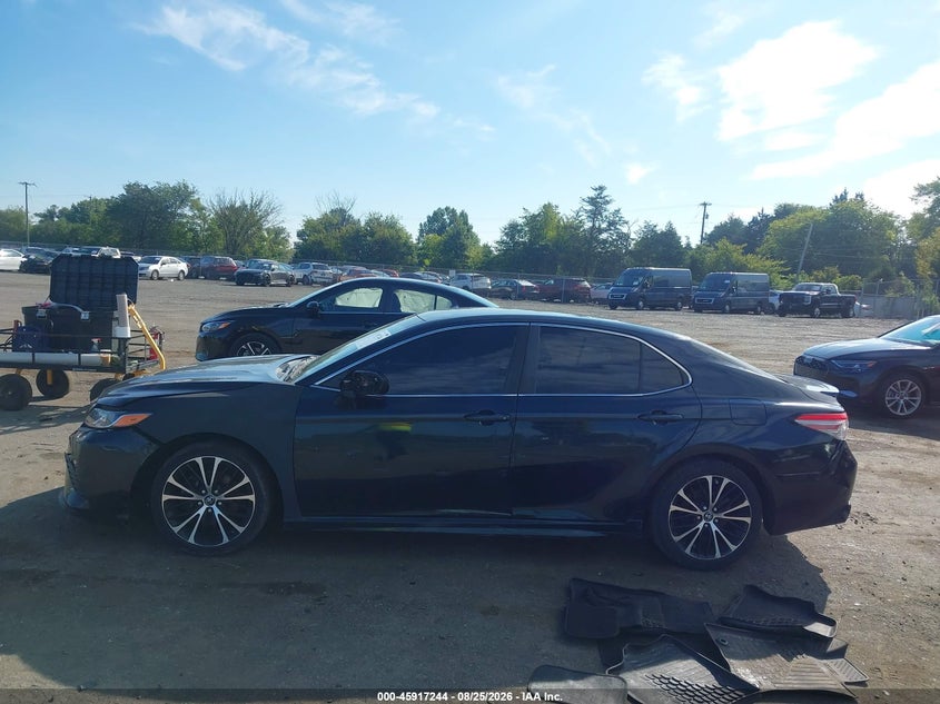 TOYOTA CAMRY - zdjęcie 14