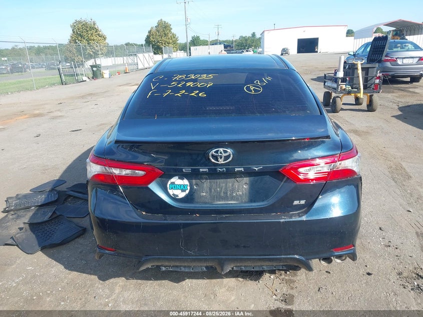 TOYOTA CAMRY - zdjęcie 16