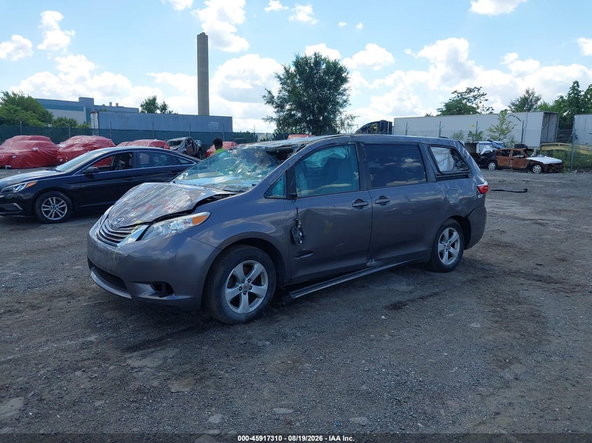 2017 Toyota Sienna, Rollover, IAAI, VIN 5TDKZ3DC0HS775900 — photo 2