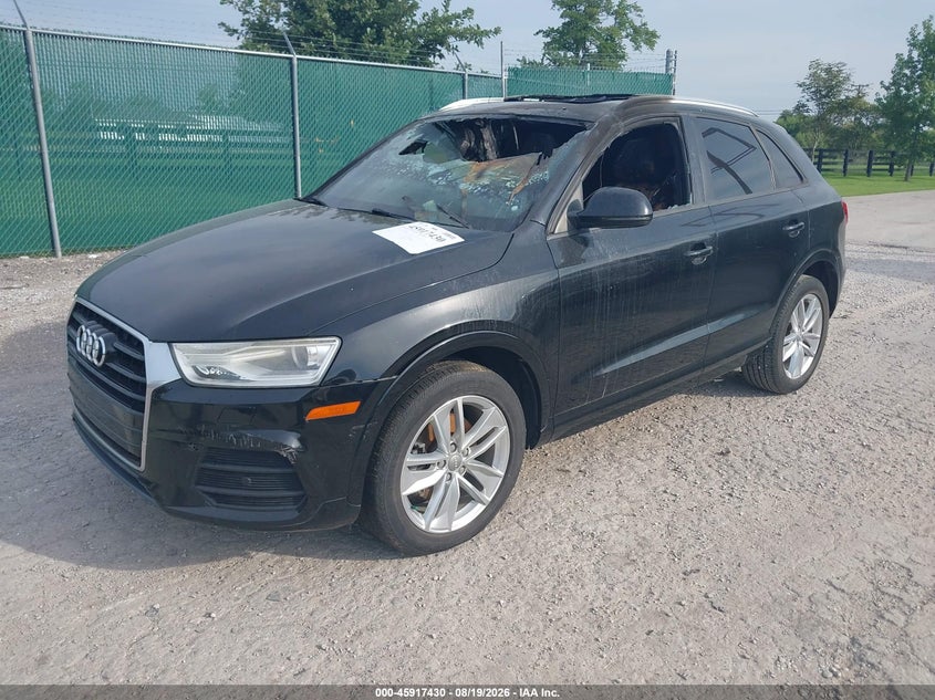 2017 Audi Q3, Полностью сгорел, IAAI, VIN WA1BCCFS6HR005084 — фото 2
