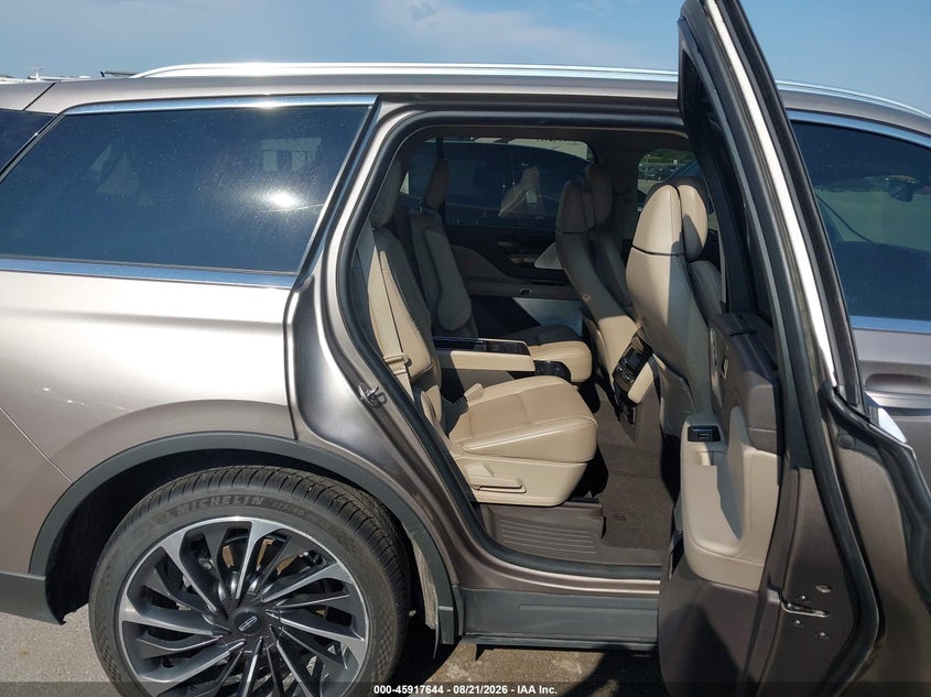 2020 LINCOLN AVIATOR auction photo 8