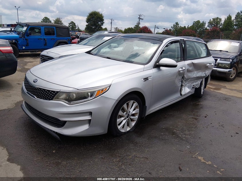 2016 Kia Optima, Левый бок, IAAI, VIN 5XXGU4L32GG066641 — фото 2