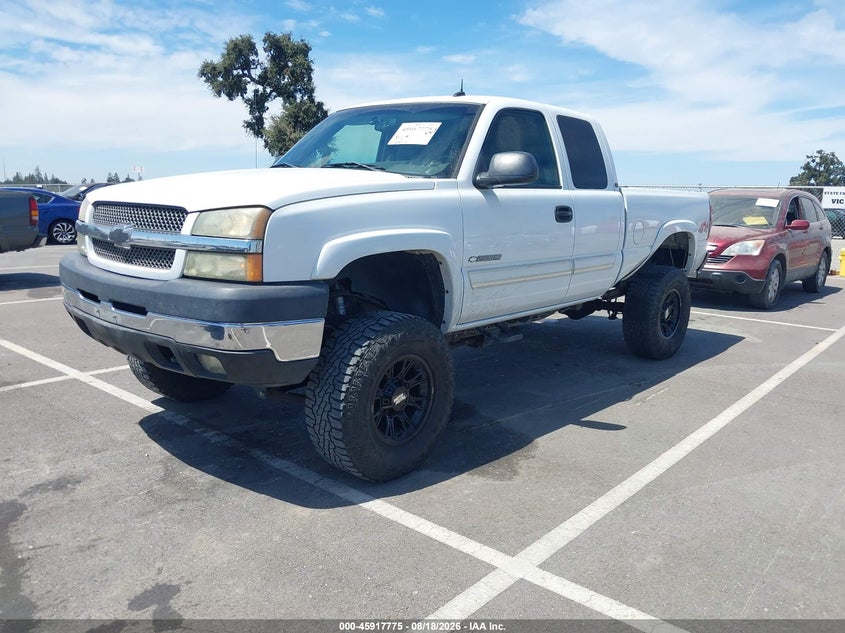2003 Chevrolet Silverado, Left Rear, IAAI, VIN 1GCHK29U23E245033 — photo 2