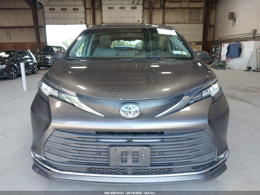 TOYOTA SIENNA - zdjęcie 13