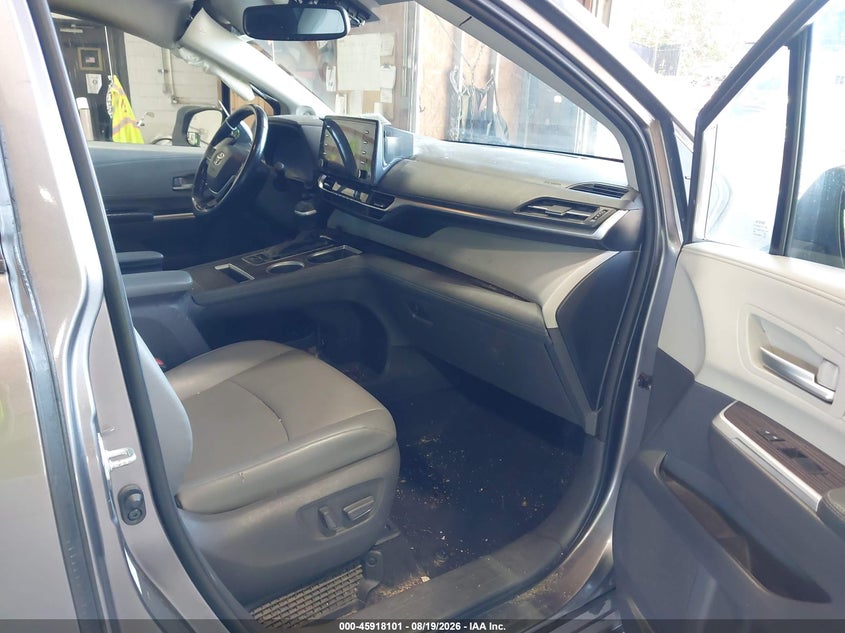 TOYOTA SIENNA - zdjęcie 5