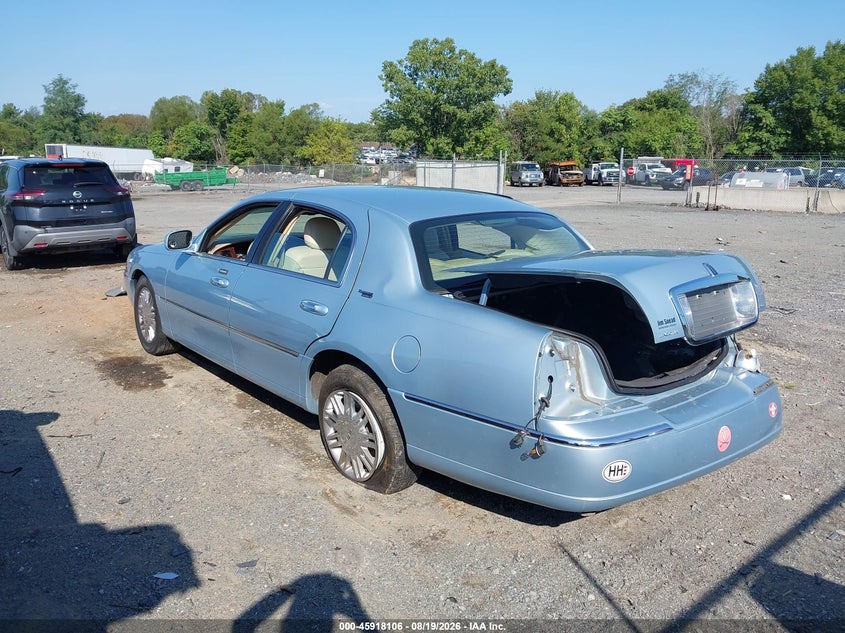 LINCOLN TOWN CAR 2008 VIN 2LNHM82VX8X642359