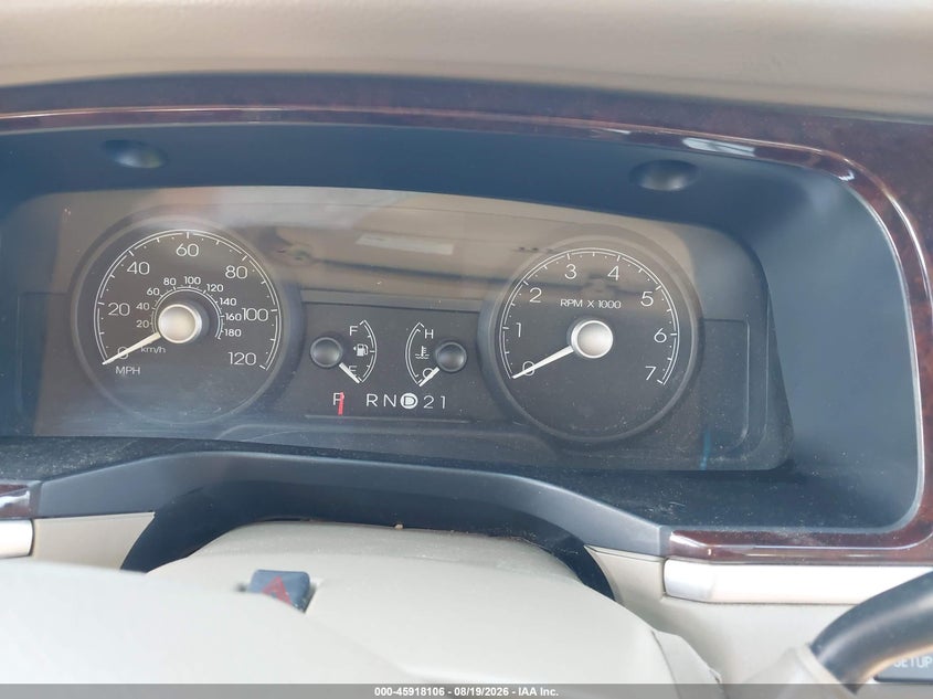LINCOLN TOWN CAR 2008 VIN 2LNHM82VX8X642359