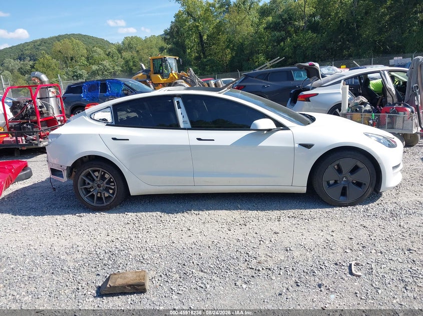 TESLA MODEL 3 - zdjęcie 14
