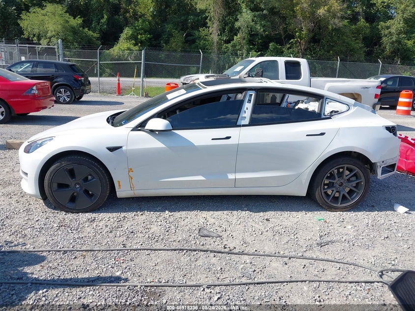 TESLA MODEL 3 - zdjęcie 15