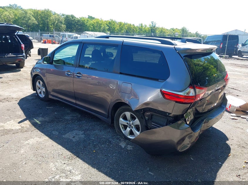 2019 TOYOTA SIENNA auction photo 3