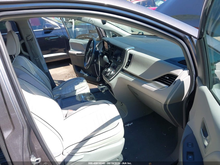 2019 TOYOTA SIENNA auction photo 5