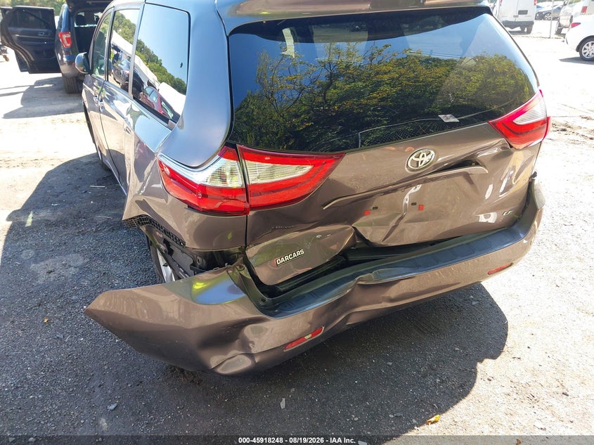 2019 TOYOTA SIENNA auction photo 6