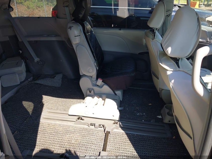 2019 TOYOTA SIENNA auction photo 8