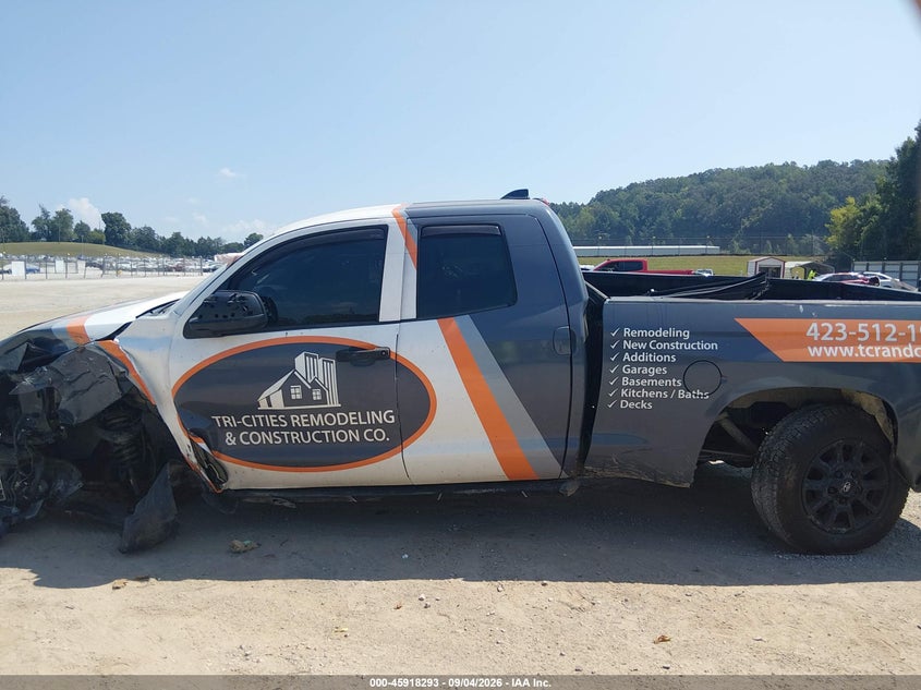 TOYOTA TUNDRA - zdjęcie 13