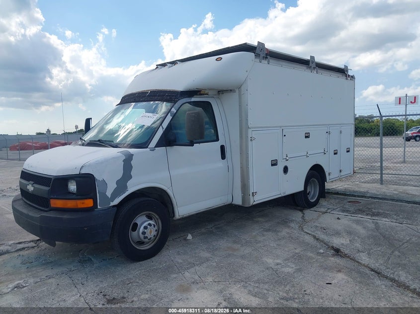 2005 CHEVROLET EXPRESS CUTAWAY auction photo 2