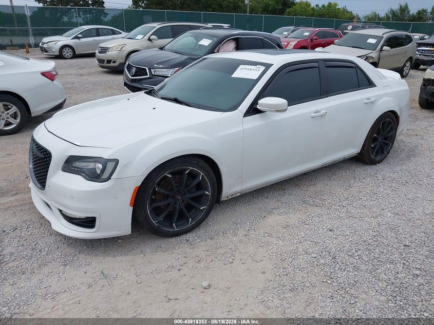 2018 Chrysler 300, Левый бок, IAAI, VIN 2C3CCABG9JH261536 — фото 2
