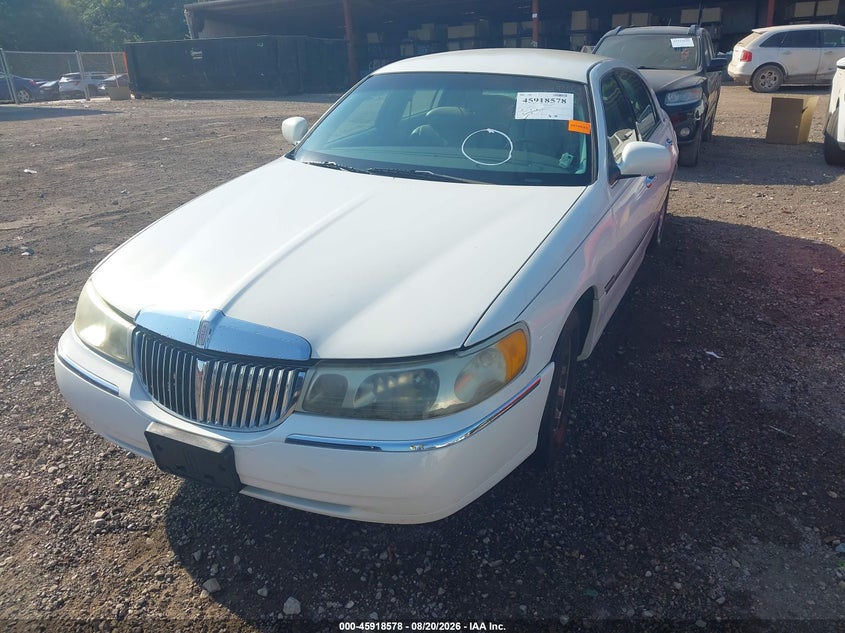 1999 LINCOLN TOWN CAR auction photo 2