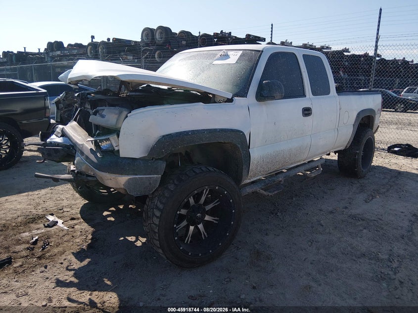 2003 Chevrolet Silverado, Front End, IAAI, VIN 1GCEK19T13E144750 — photo 2