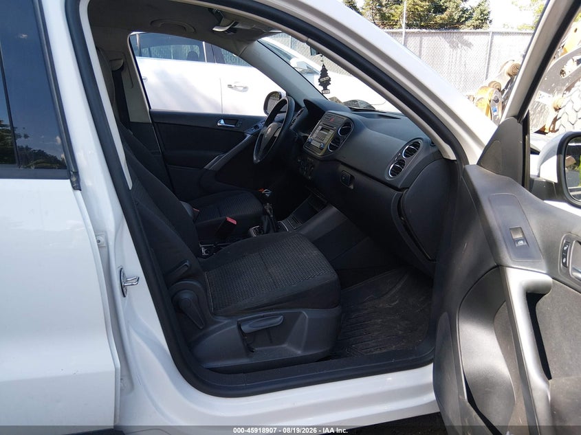 2009 VOLKSWAGEN TIGUAN auction photo 5