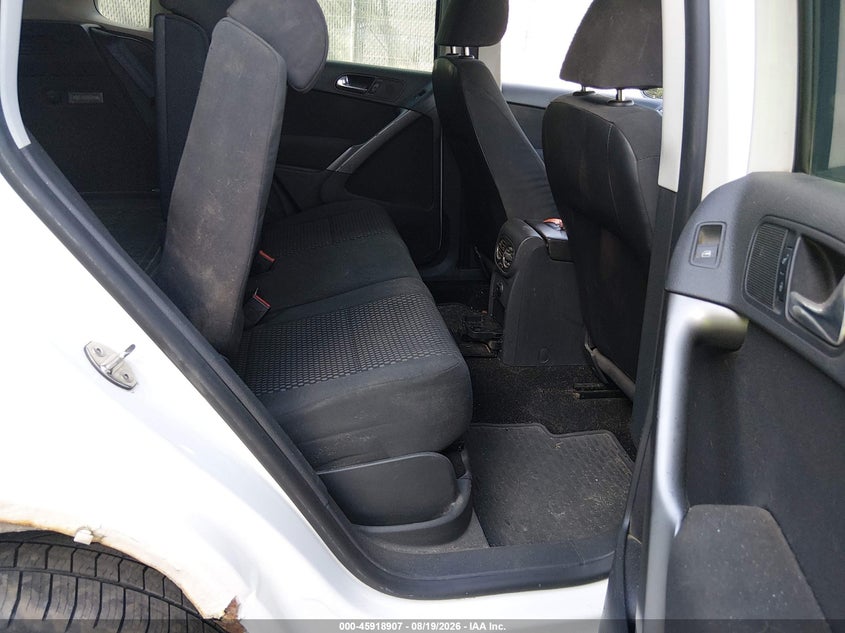 2009 VOLKSWAGEN TIGUAN auction photo 8