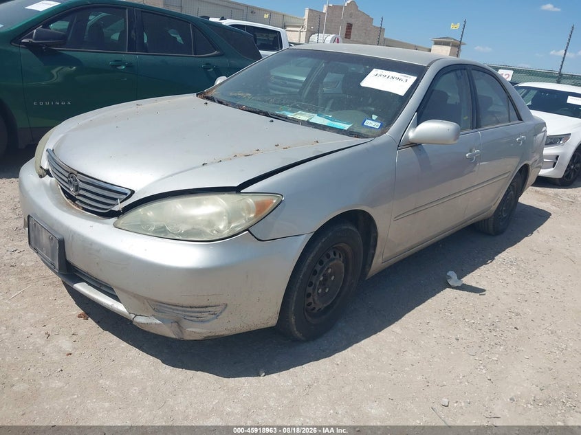 2005 Toyota Camry, Normal Wear & Tear, IAAI, VIN 4T1BE32K35U557653 — photo 2