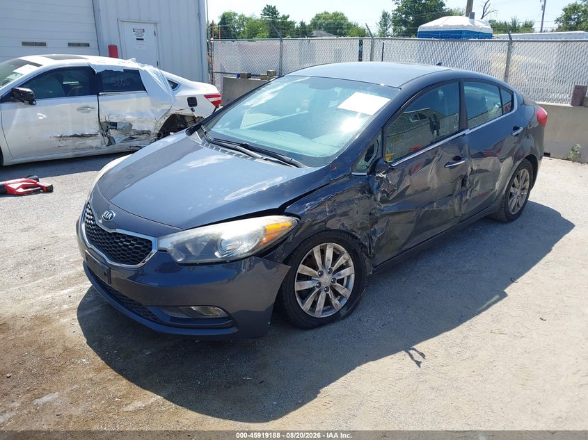 2015 Kia Forte, Left Side, IAAI, VIN KNAFX4A87F5321656 — photo 2
