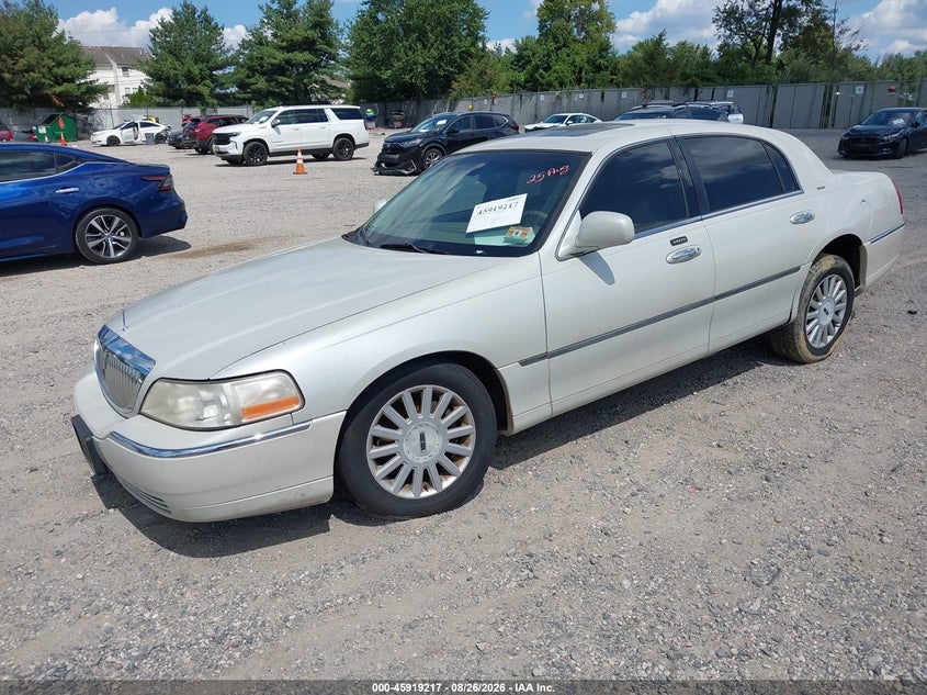 2004 LINCOLN TOWN CAR auction photo 2