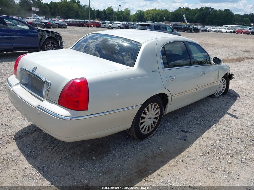 2004 LINCOLN TOWN CAR auction photo 4