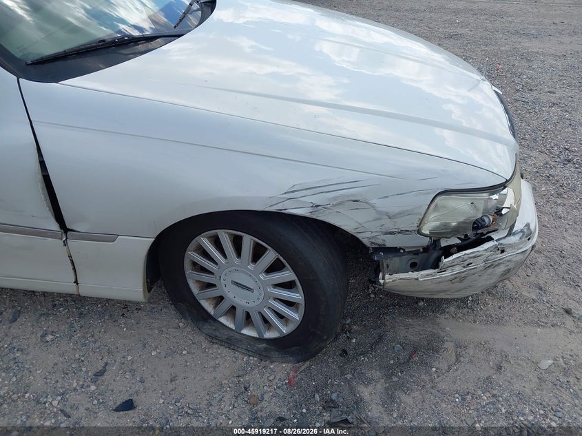 2004 LINCOLN TOWN CAR auction photo 6