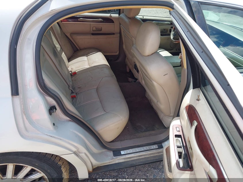 2004 LINCOLN TOWN CAR auction photo 8