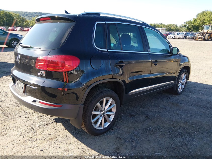 VOLKSWAGEN TIGUAN 2017 VIN WVGSV7AX1HK002933