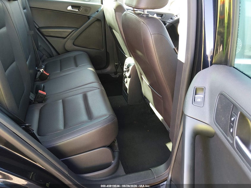 VOLKSWAGEN TIGUAN 2017 VIN WVGSV7AX1HK002933