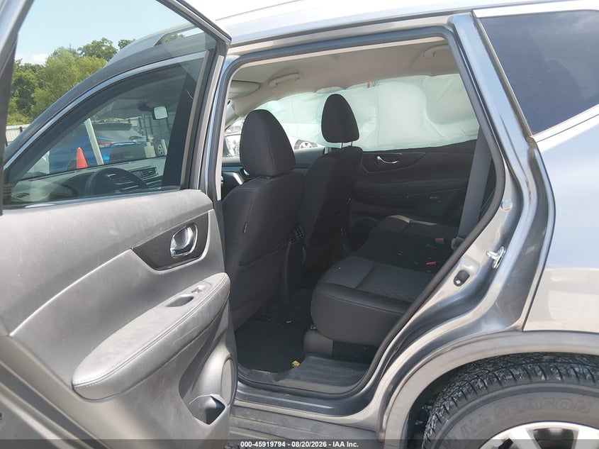2017 NISSAN ROGUE auction photo 8