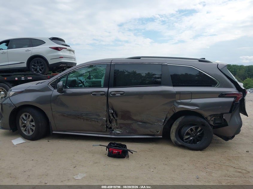 TOYOTA SIENNA - zdjęcie 14