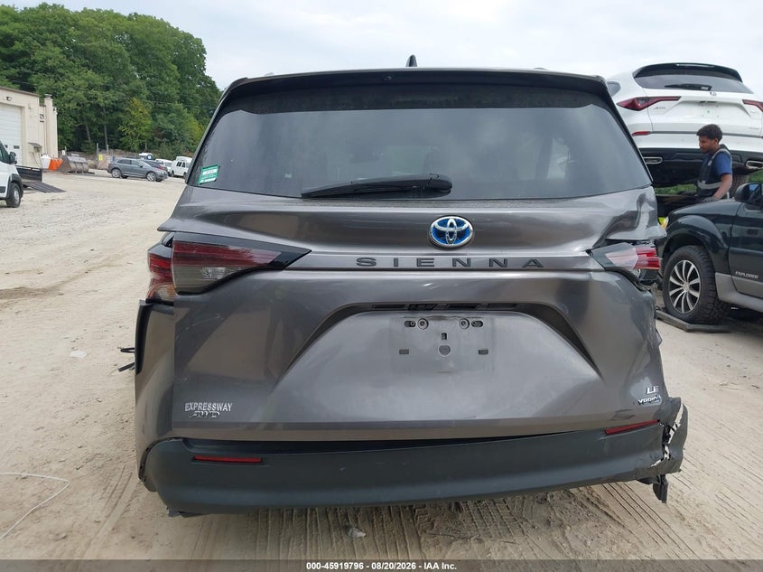 TOYOTA SIENNA - zdjęcie 16