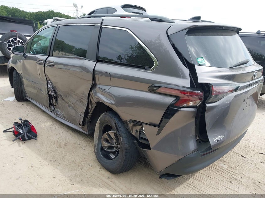 TOYOTA SIENNA - zdjęcie 3