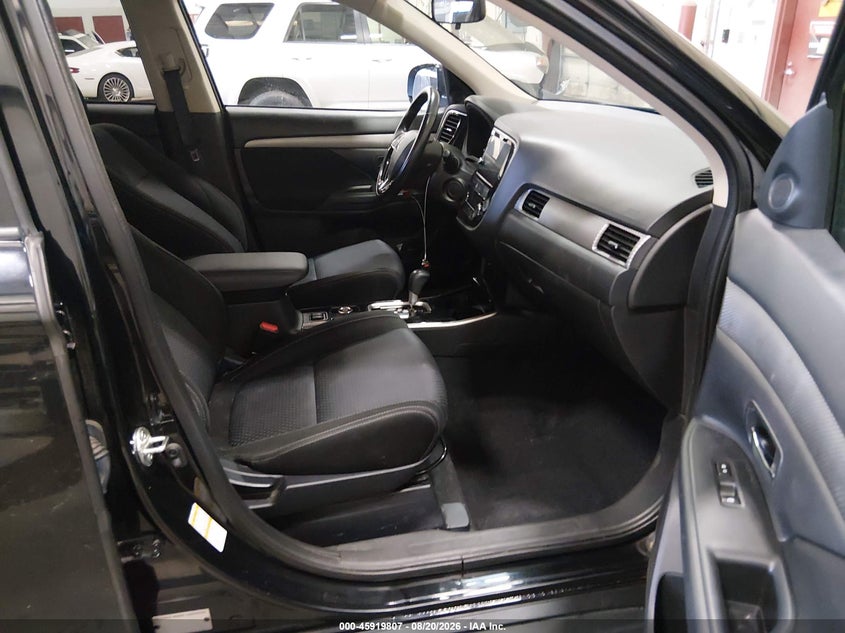 2017 MITSUBISHI OUTLANDER auction photo 5