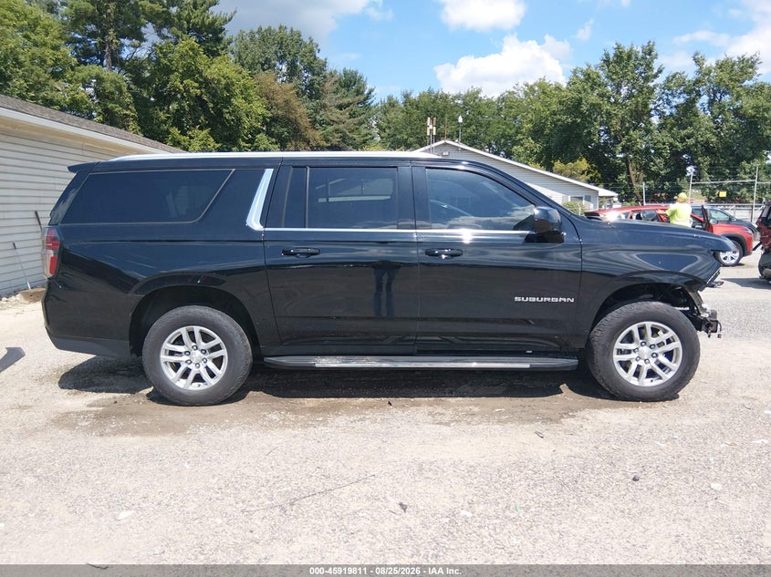 CHEVROLET SUBURBAN - zdjęcie 14