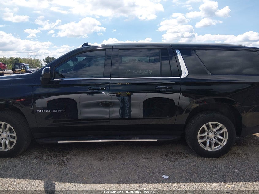 CHEVROLET SUBURBAN - zdjęcie 15