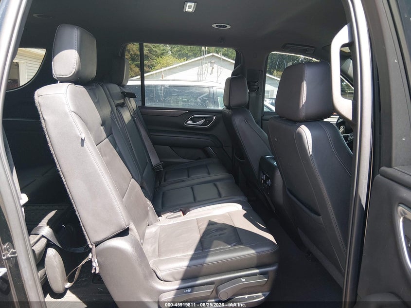 CHEVROLET SUBURBAN - zdjęcie 8
