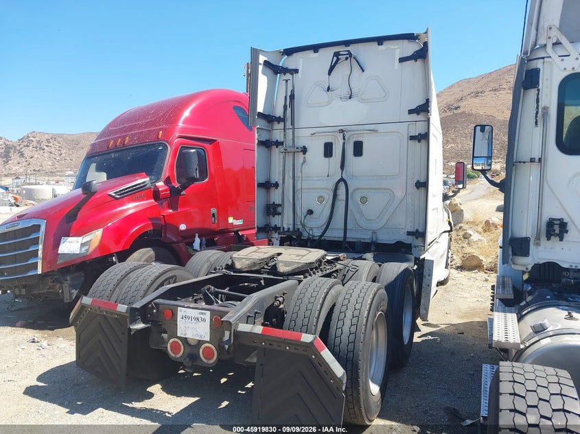 2014 FREIGHTLINER CASCADIA 125 auction photo 4