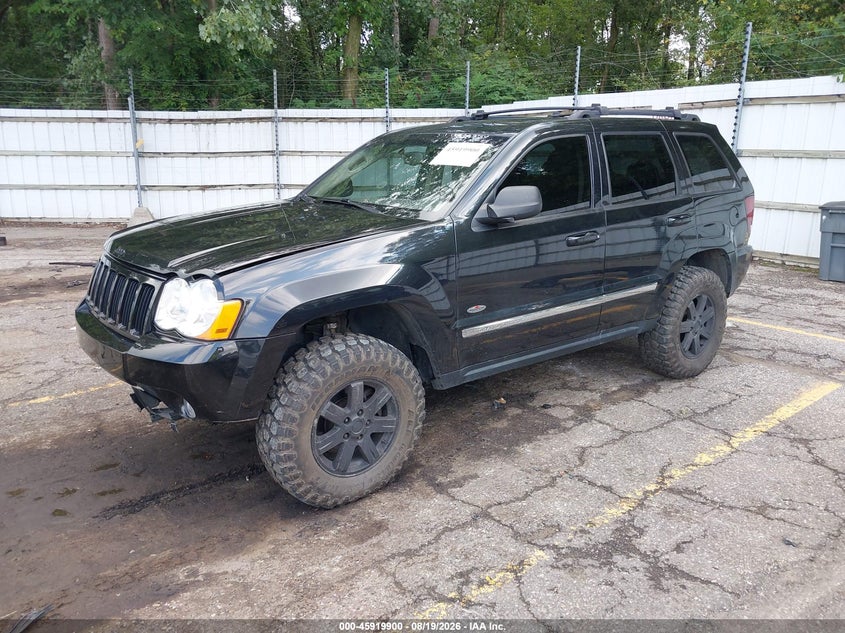 2010 Jeep Grand Cherokee Laredo, Right Front, IAAI, VIN 1J4PR4GK9AC115953 — photo 2