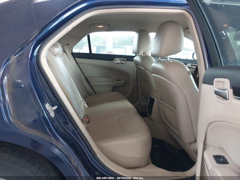 2014 CHRYSLER 300 auction photo 8